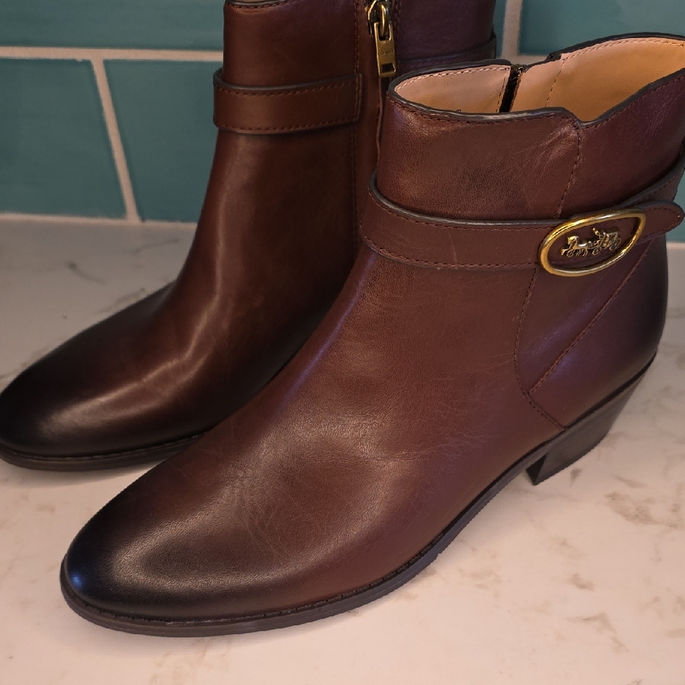 Coach Dylan Brown Leather Ankle Booties with Horse And Carriage Accent Size 8